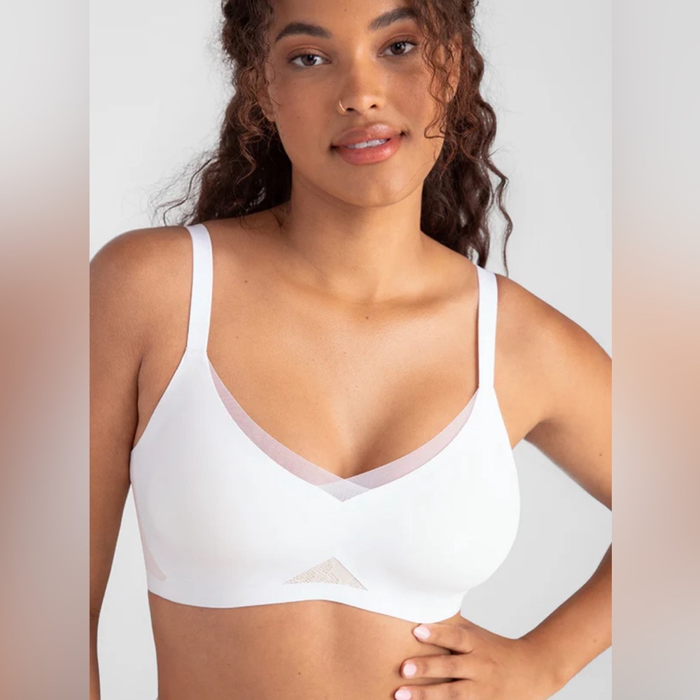 NEW HoneyLove Lace Cross Over Bra Size Medium White (PADS MISSING) NWOT